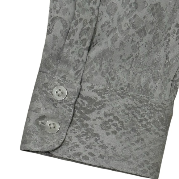 Chico's Size 2.5 - Large 12/14 - Python Fitted Shirt Blouse - LIGHT GRAY - B14 - Picture 7 of 12